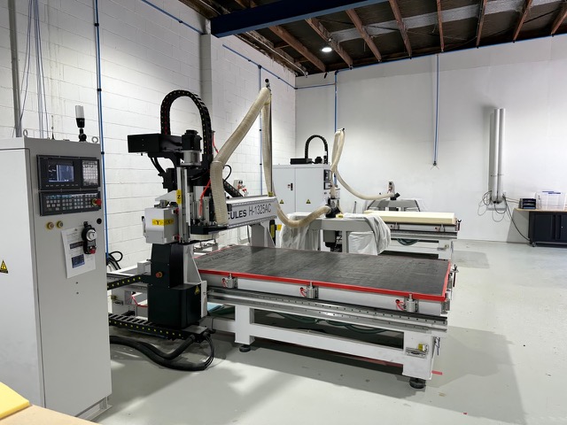 heliner cnc router with oscillating knife